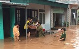 Công an Quảng Ninh nỗ lực giúp người dân chống bão